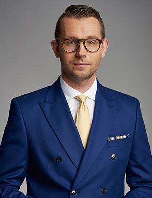LIST PREZESA ZARZĄDU CIECH S.A. Dawid Jakubowicz Prezes Zarządu CIECH S.A. Szanowni Państwo 2018 rok był dla Grupy CIECH okresem pełnym wyzwań, szczególnie w zakresie wzrostu cen surowców, energii elektrycznej czy uprawnień do emisji CO2.