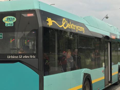 1 Cel analizy Celem niniejszego dokumentu jest przeprowadzenie pogłębionej analizy kosztów i korzyści wprowadzenia do eksploatacji w bielskiej komunikacji miejskiej autobusów zeroemisyjnych.