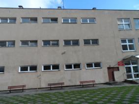 Część okien PCV (załącznik) i okna drewniane w złym stanie