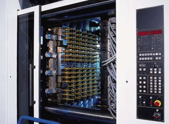 Wprowadzenie INWESTOWANIE W NOWĄ TECHNOLOGIĘ Niezawodność i oszczędność energii są kluczowymi czynnikami w nowoczesnym chłodzeniu procesów przemysłowych.