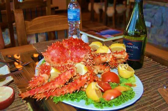 Zjawiskowa kolacja Wieczorem proponujemy zjeść kolację w wyśmienitej restauracji, w której dominuje