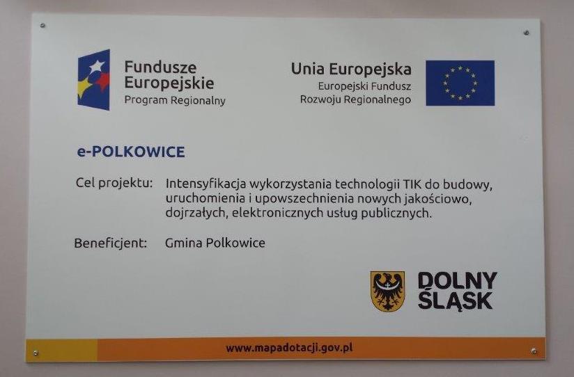 Wybrane wskaźniki projektu: - Liczba usług publicznych udostępnionych on-line o stopniu dojrzałości co najmniej 3: 14 usług - Liczba osób objętych szkoleniami / doradztwem w zakresie kompetencji