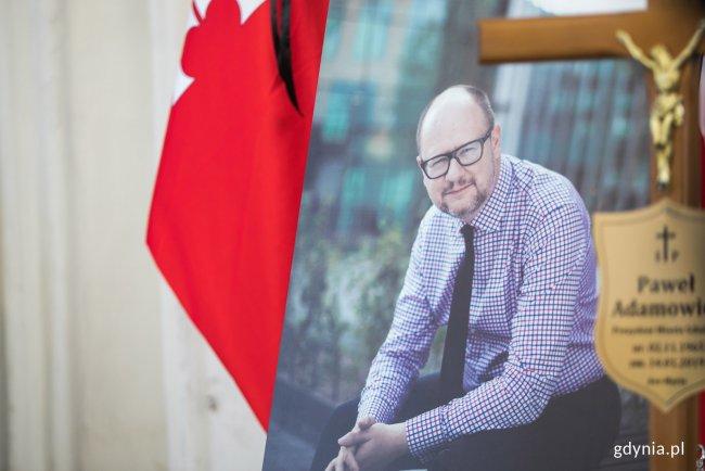 Pogrzeb Pawła Adamowicza W sobotę, 19 stycznia, w Bazylice Mariackiej odbył się pogrzeb prezydenta Gdańska Pawła Adamowicza. W uroczystości wzięli udział m.in.