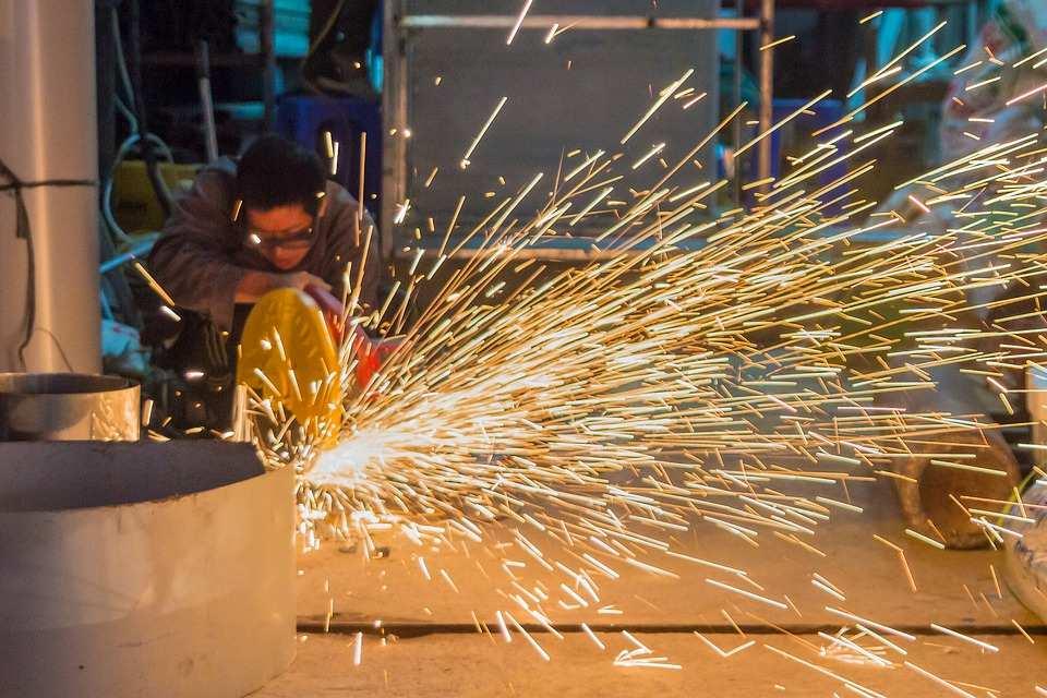 Opis wymagań stanowisk pracy Zawód szkolny: ślusarz Kod zawodu: 722204 Materiał został opracowany w ramach projektu: Kwalifikacje zawodowe kluczem do sukcesu wspieramy rozwój kształcenia zawodowego w