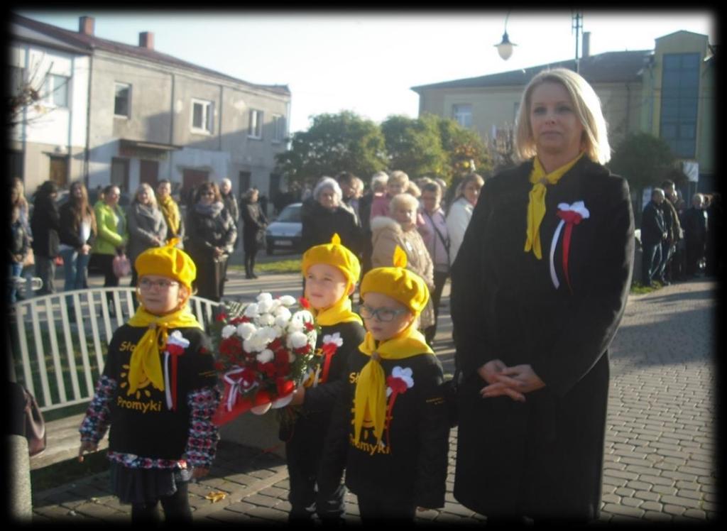 Podczas obchodów Święta Niepodległości zuchy wraz z druhną, dyrektorem przedszkola i rodzicami uczestniczyły w Mszy Świętej za