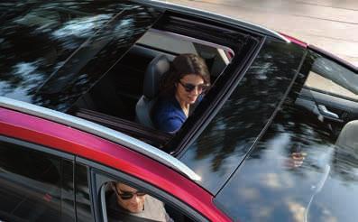 NOWY FORD FOCUS Klry nadwzia Stylizacja nadwzia i wnętrza ACITIVE Listwa wzdłuż górnej linii szyb bcznych - w klrze twrzywa
