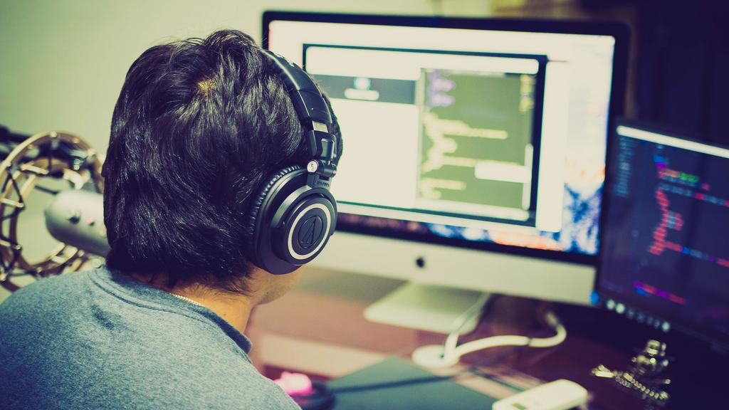 Opis wymagań stanowisk pracy Zawód szkolny: technik mechatronik Kod zawodu: 0 Źródło: https://pixabay.com/pl/programowanie-kod-imac-komputer-590/ [dostęp: 0.
