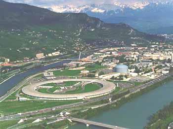Widok na synchrotron (ESRF) oraz reaktor