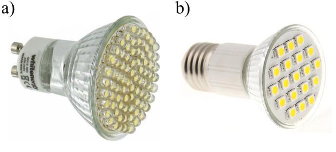 Rys. 5. Przykładowe indywidualne układy zasilające lamp LED Rys. 3. Przykładowe przebiegi: napięcia, prądu i mocy w świetlówce kompaktowej lub lampie LED z impulsową przetwornicą napięcia 1.