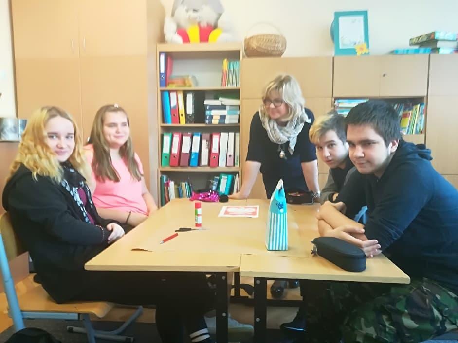 31 października uczniowie klas: 1A, 13B, 23A, 3BAU i 6 CAU wraz z opiekunami wzięli udział w wyjściu do Muzeum Emigracji w Gdyni.