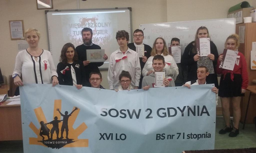 9 listopada czwórka uczniów naszej szkoły (Marta, Zuzia, Tomek i Fabian) pod opieką pani Bogusi Jaksiny wzięła udział w Międzyszkolnym Turnieju Gier Planszowych Historycznych organizowanym