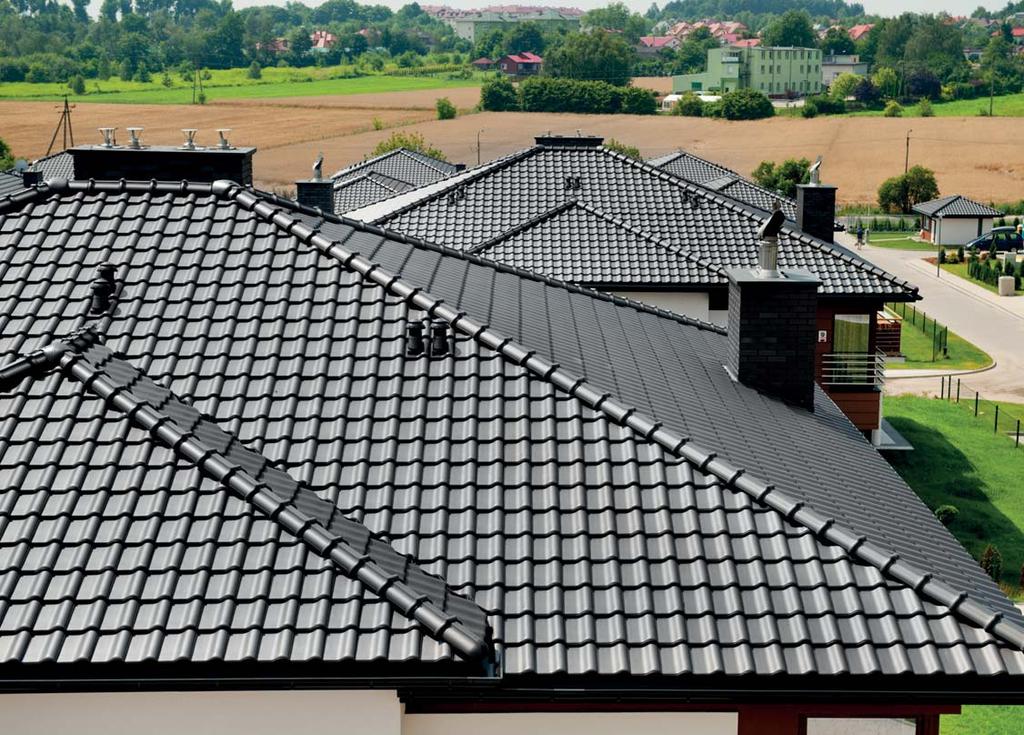 Głębokie i szczelne zamki doskonale chronią dom przed działaniem warunków atmosferycznych oraz umożliwiają jej stosowanie na dachach o niskim kącie