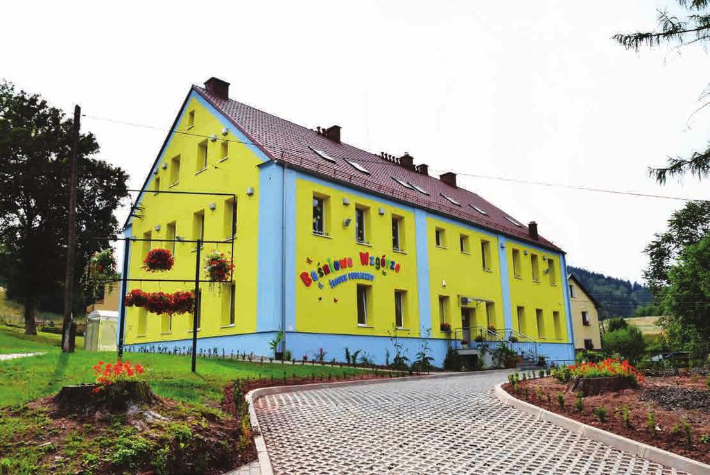 Szkole Podstawowej w Ludwikowicach Kł. (33% kosztów), Żłobek Publiczny Baśniowe Wzgórze w Ludwikowicach Kł. Fot. B. Adamska Wielkość dotacji na infrastrukturę sportową w 2016 r.