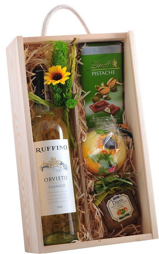 SŁONECZNA FANTAZJA ORVIETO RUFFINO CLASSICO Wino włoskie, białe, wytrawne, o jasnosłomkowej barwie, aromacie świeżych kwiatów, w których dominują białe róże i tulipany uzupełnione o owocowe nuty