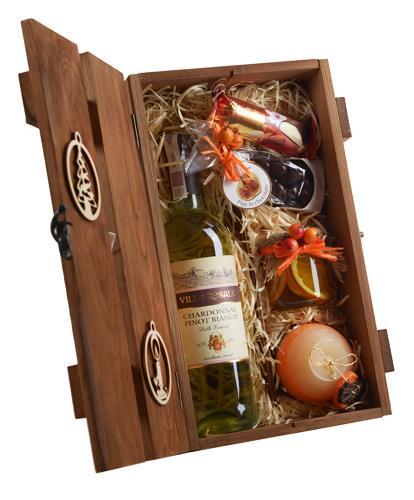 SERCE TOSKANII VILLA ROSALE CHARDONNAY Wino włoskie, białe półsłodkie o kwiatowym bukiecie z nutami cytrusów dopełnione orzeźwiającym stonowanym aromatem. Delikatnie słodki finisz.