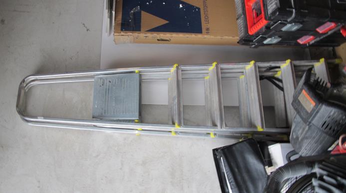 zbiornika 50 ltr Obroty 1460 obr/min Masa własna 36 kg. Kompresor jest kompletny i sprawny.