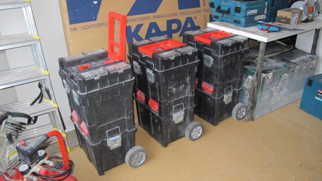 - HD Compact 1 Wheelbox Kod 5 901238 224747 Skrzynki narzędziowe są kompletne i