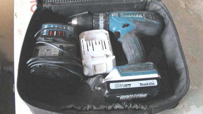 14 Marka MAKITA Typ HP457D Średnica uchwytu 13 mm Obroty max 21000 obr/min Nr seryjny 340636 Zasilanie