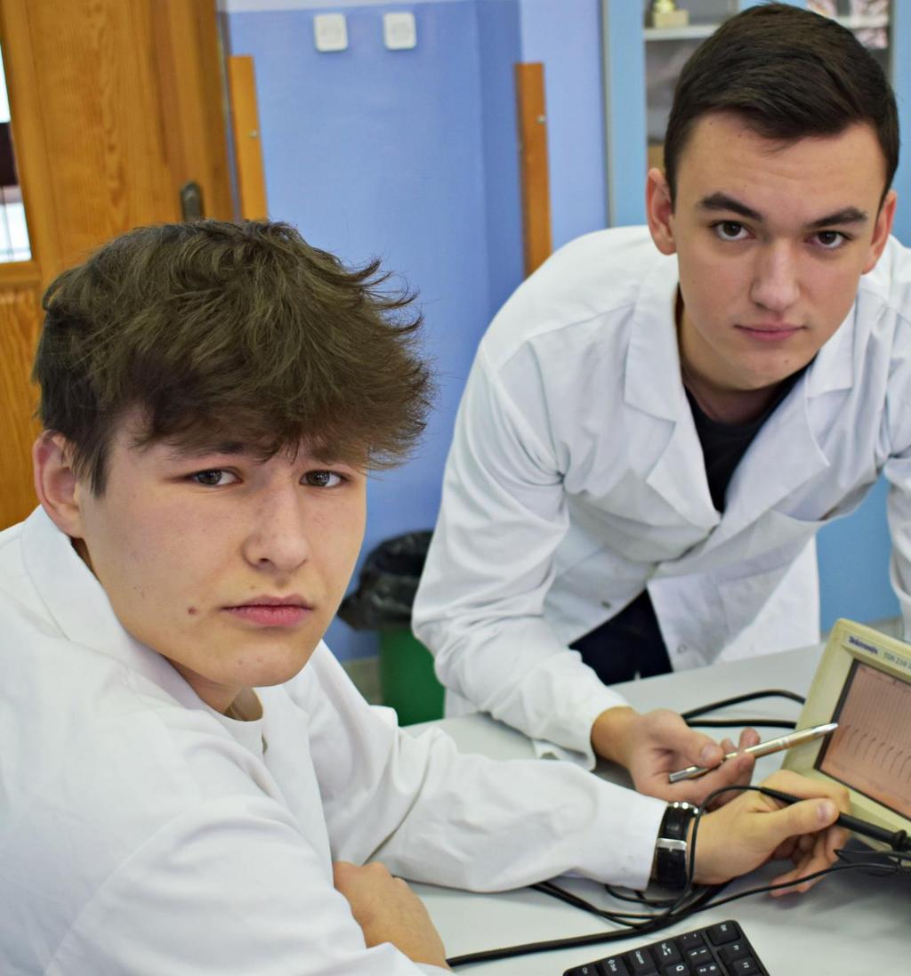 KLASA MATEMATYCZNO- INFORMATYCZNA Języki obce: język