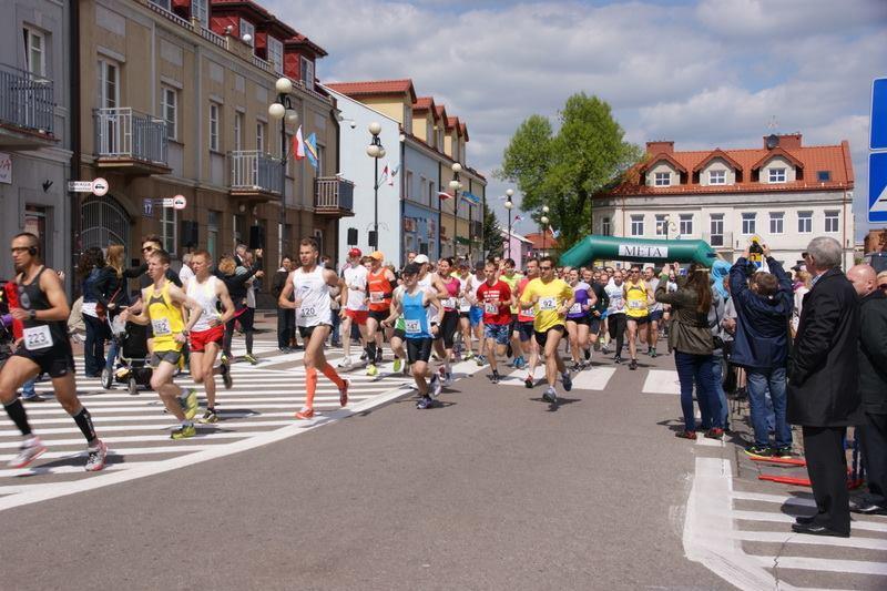 Organizacja imprez sportowo-rekreacyjnych, z których najważniejsze to BIEGI ULICZNE czyli BIEG WOJCIECHOWY I