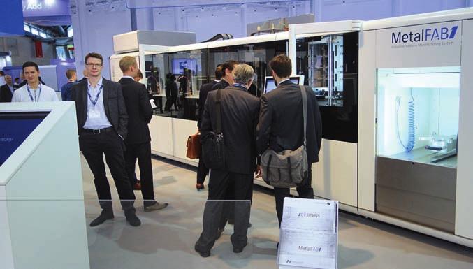 maszynie kilka procesów lub technologii. Jednym z reprezentatywnych przykładów jest maszyna hybrydowa LASERTEC 65 3D (fot. 1).