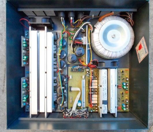 Prototyp powermiksera PMP moduły zasilaczy i końcówek mocy. Moduły końcówek i zasilaczy jednego z wielu oferowanych w swoim czasie powermikserów, wykonane w klasycznej technologii.