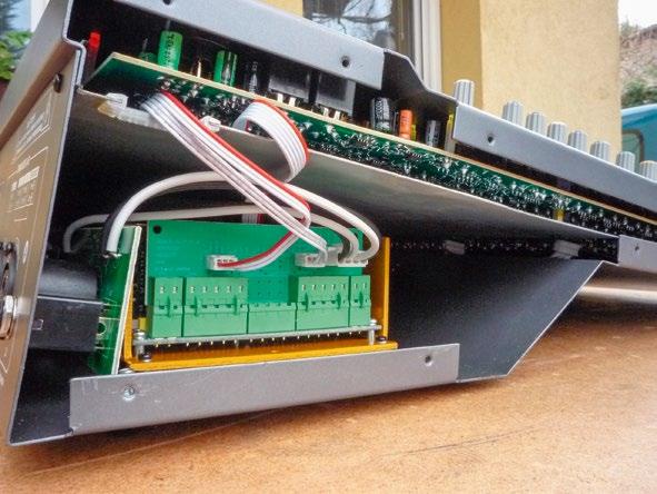 TUTORIALE Moduły wzmacniaczy mocy w rozbudowanym, wielokanałowym powermikserze. Moduł końcówki o znacznie zawyżonych parametrach katalogowych, w stosunku do rzeczywistych możliwości.