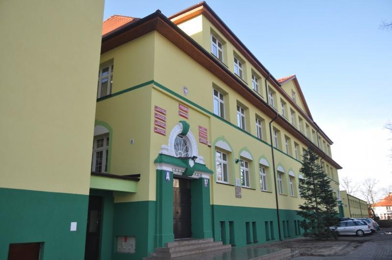 ul. Warszawska 17, 84-300 Lębork, www.zsgzia.