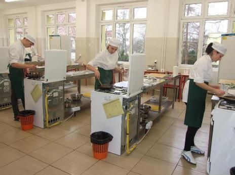 Technik Technologii Żywności TG.04 Produkcja wyrobów cukierniczych. TG.17 Organizacja i nadzorowanie produkcji wyrobów spożywczych.