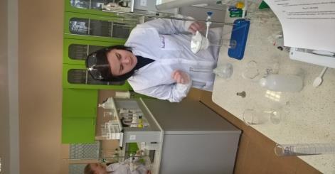 Pobierania i przygotowywania próbek do badań analitycznych. Kontroli laboratoryjnej surowców, półproduktów, produktów i materiałów pomocniczych.