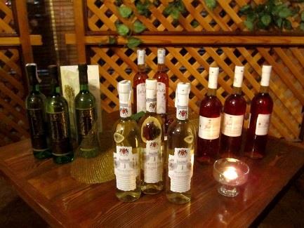 00 - przejazd do winnicy Chateau Hamkor ; zwiedzanie z