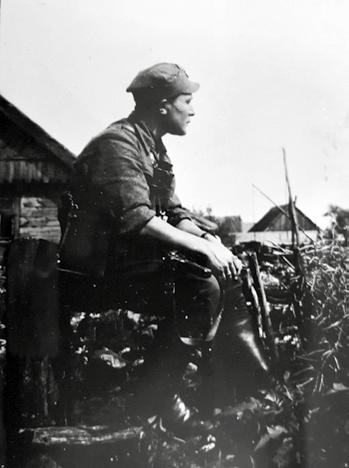 kpt. Romuald Rajs Bury (dwukrotny kawaler VM) lato 1945r. (zbiory IPN) dentów, które zadecydowały o jej losie. W celi białostockiego więzienia kpt.