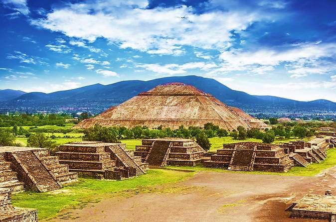 Prywatny przejazd z polskim przewodnikiem (archeolog z wykształcenia) do wpisanego na listę światowego dziedzictwa kultury UNESCO Teotihuacan.