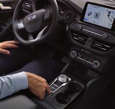 E-shifter - pokrętło sterowania automatyczną skrzynią biegów umożliwia szybkie i łatwe wybieranie trybów przekładni poprzez jego obrócenie Podgrzewana kierownica Pakiet Comfort (AGEAB) klimatyzacja