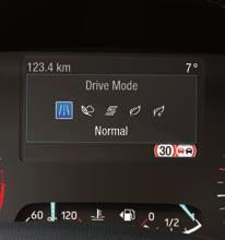 Na podobnej zasadzie system Cross Traffic Alert ostrzega o ruchomym pojeździe oraz innych zagrożeniach wykrytych podczas wyjazdu tyłem z miejsca postojowego.