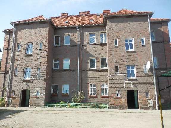 Budynek, w którym zlokalizowany jest przedmiotowy lokal Rzut parteru budynku, na którym kolorem pomarańczowym oznaczono pomieszczenia przedmiotowego lokalu 1.