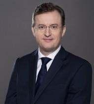 Na dzień grud ia r. oraz a dzień sporządze ia i iejszego raportu w skład Rady Nadzor zej Emitenta w hodzą: ADAM SIKORSKI PRZEWODNIC)ĄCY RADY NAD)ORCZEJ Współt ó a G up Kapitało ej UNIMOT.