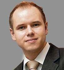 PIOTR CIEŚLAK C)ŁONEK RADY NADZORCZEJ Absolwent Akademii Ekonomicznej w Poz a iu, spe jaliza ja )a ządza ie I est ja i i Nie u ho oś ia i.