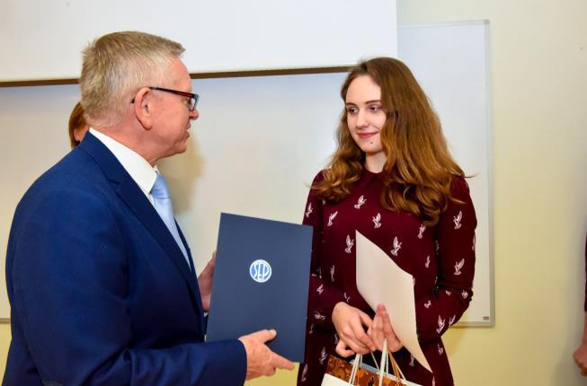 Jesteśmy głównym sponsorem nagród finansowych dla laureatów tego konkursu.
