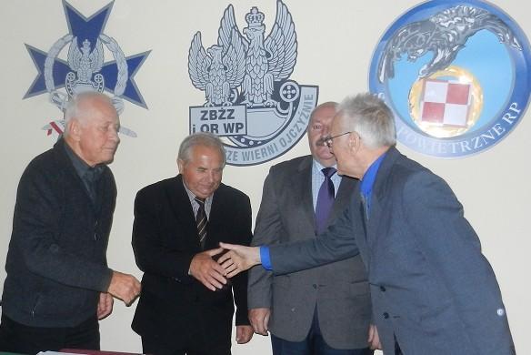 3 Ogólnie należy stwierdzić, że WKR nie miała zastrzeżeń do pracy ZW oraz nie otrzymała od Przewodniczących KRK, ani też Prezesów Kół żadnych skarg, zażaleń, czy też problemu do rozwiązania.
