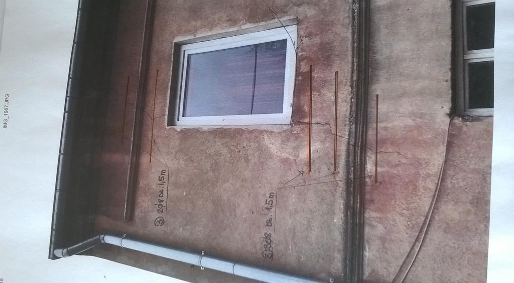 Szkic 14 Rozwiązanie zszycia rys podokiennych Kolejność prac 1. Ustawienie rusztowania dla wklejenia prętów w szczycie fi8 i wklejenia prętów w ścianę #20.