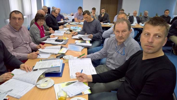 Kolejnym prelegentem była znana firma produkcyjna Protektel z Przasnysza ( kontynuator tradycji ZWAR ) z bogatą ofertę swoich wyrobów a w szczególności ogranicznikami przepięć WN i SN, przekładnikami
