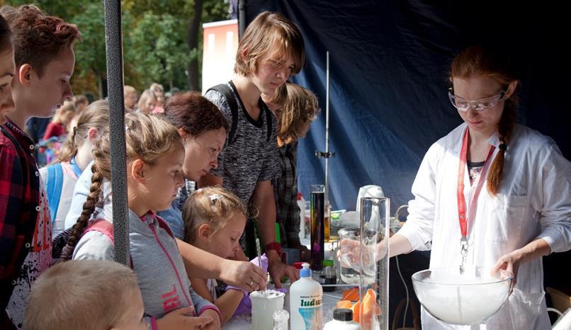Noc Biologów na wesoło Doktor Labo, czyli naukowy kabaret