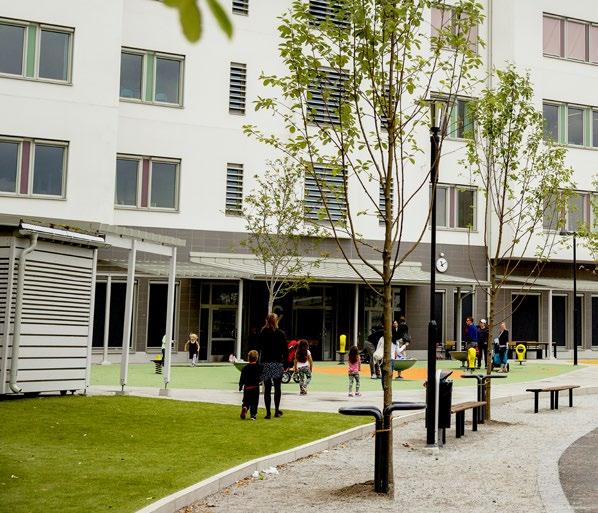 Działalność miasta Solna Prowadzeniem bieżącej działalności miasta zajmują się osoby zatrudnione z zarządach i spółkach miejskich.