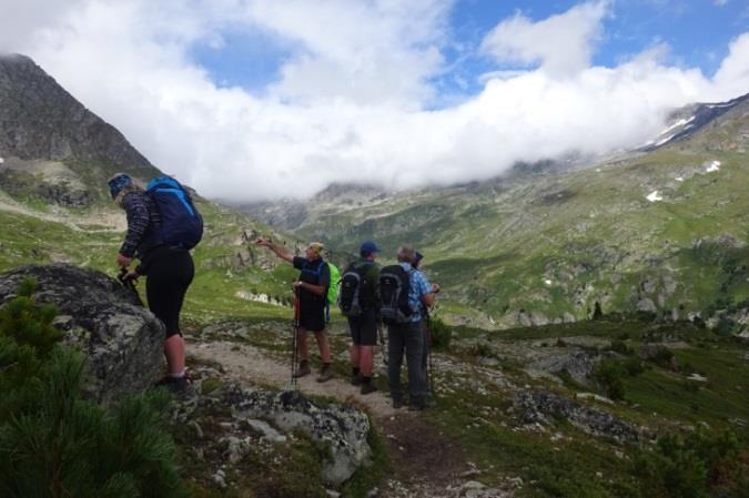 Po podejściu na Col des Rochilles (2459 m ), zachwycaliśmy się