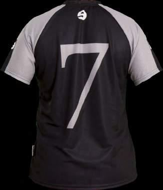 ją na zewnątrz - dekolt trójkątny (V-neck) - reglanowe rękawy -