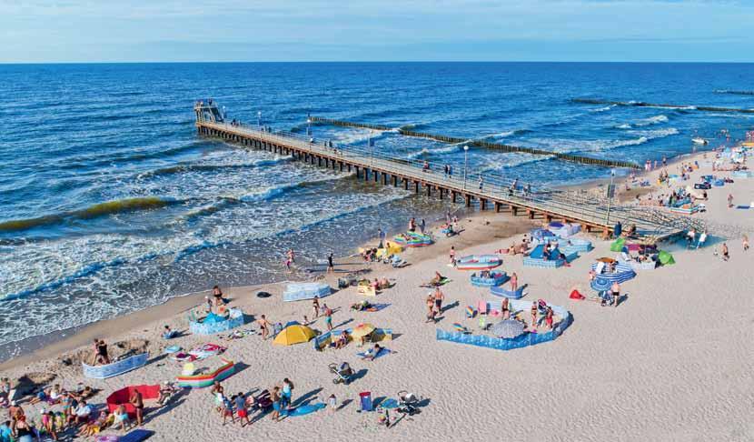 Molo i plaża w Sianożętach Bornholm Morze Bałtyckie FAMILY RESORT FAMILY RESORT Ustronie Kołobrzeg Morskie Sianożęty Gdańsk Wypoczynek Wyżywienie Rehabilitacja 78-111 Ustronie Morskie,