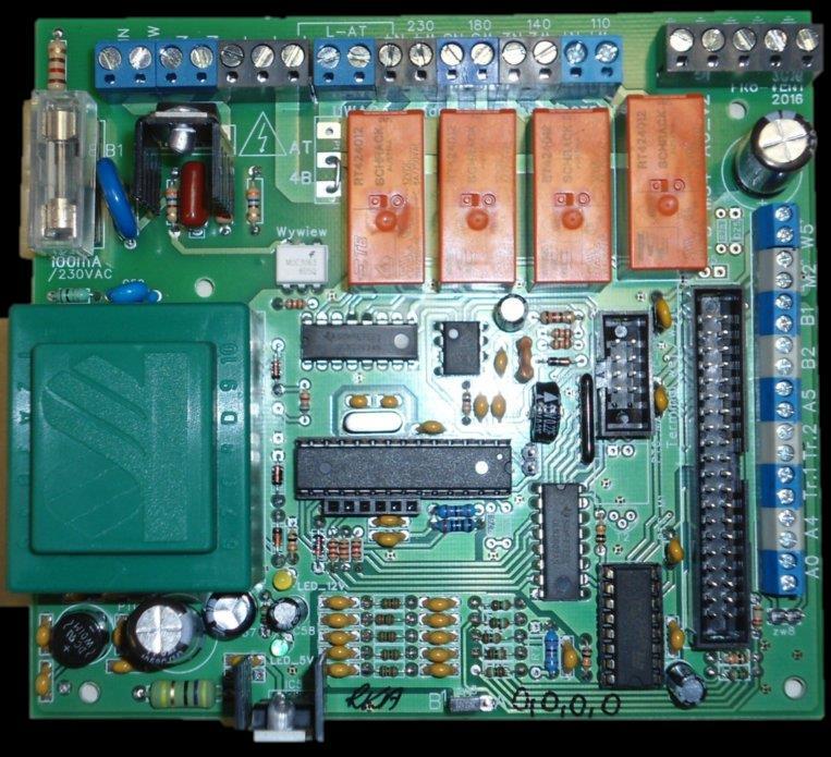 Widok płytki sterownika S4 (EC) Widok płytki sterownika S4 (AC) Poszczególne wersje (AC, EC) oraz warianty (RM, RC) różnią się ilością obsadzanych elementów, z tego względu nie są zamienne.