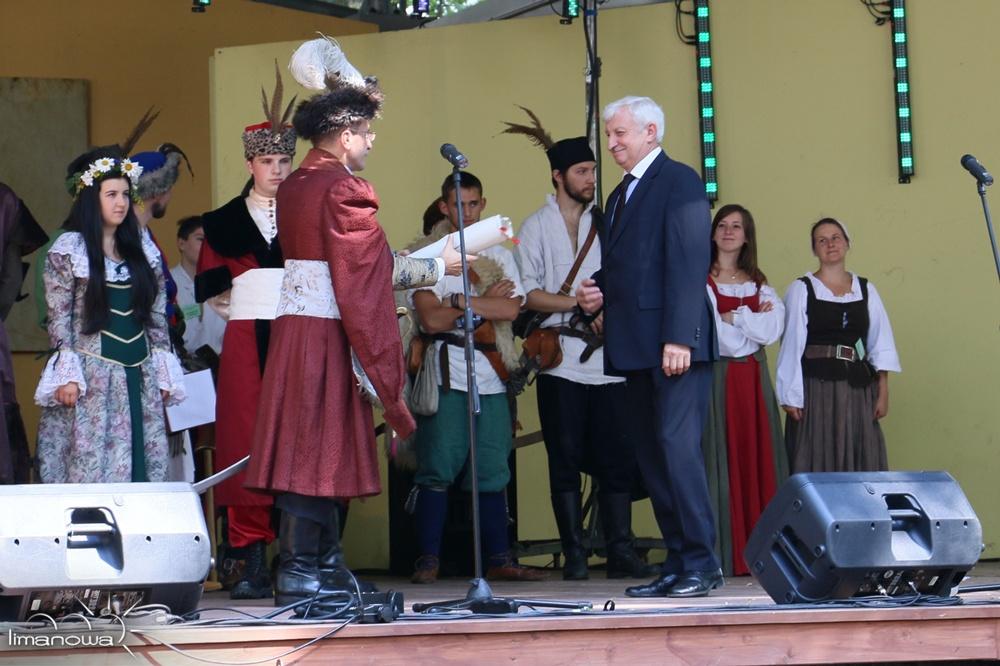 dworek króla Zygmunta Augusta, na czele z kanclerzem koronnym Walentym Dębińskim z Dębiany, kanclerzem Królestwa Polskiego.