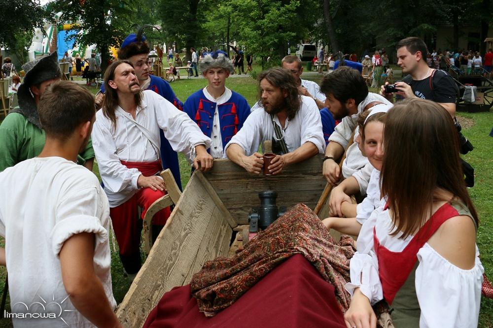 Park Miejski w Limanowej zamienił się w jedno wielkie obozowisko, które za sprawą rekonstruktorów nadało imprezie wyjątkowości i przeniosło uczestników w odległe dzieje.